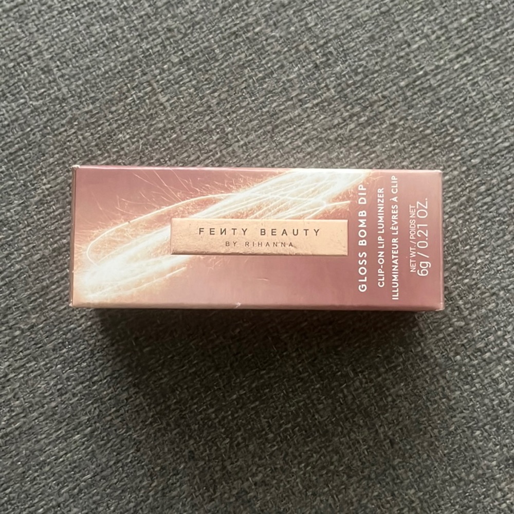 Fenty Beauty Gloss Bomb Dip Clip-On Luminizer (Hot Chocolit)